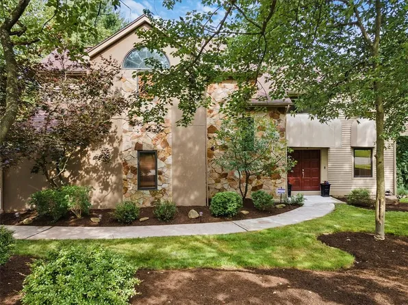 221 Timber Ridge Rd, Pittsburgh, PA 15238