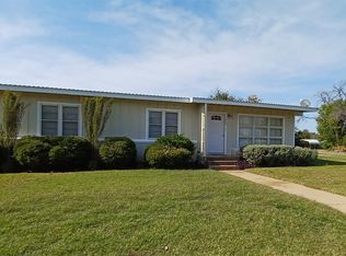 215 Laurel Dr, Winters, TX 79567