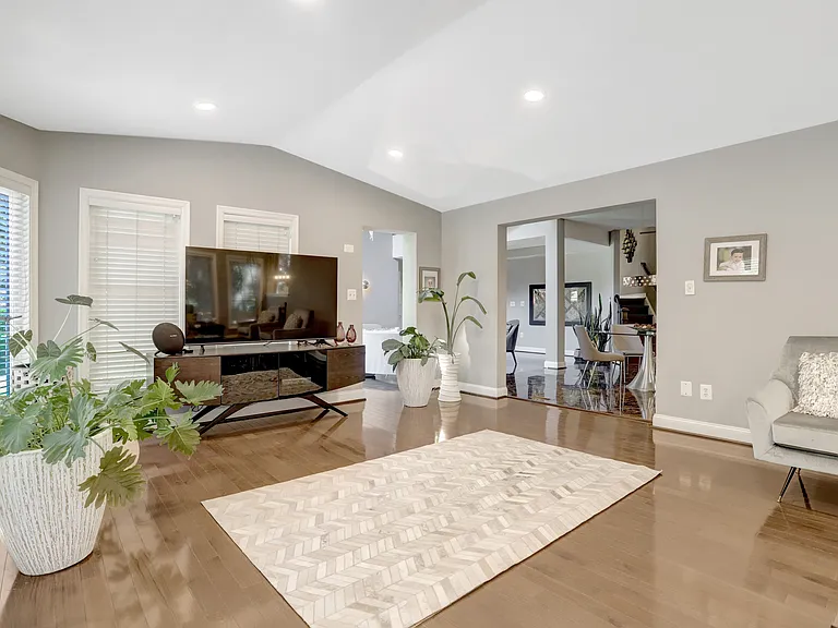 4900 Sunset Ln — Photo 32