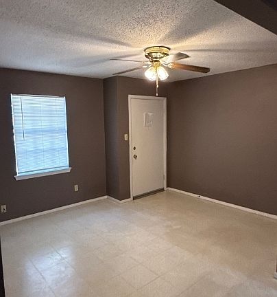 4th image of 1600 West Ln