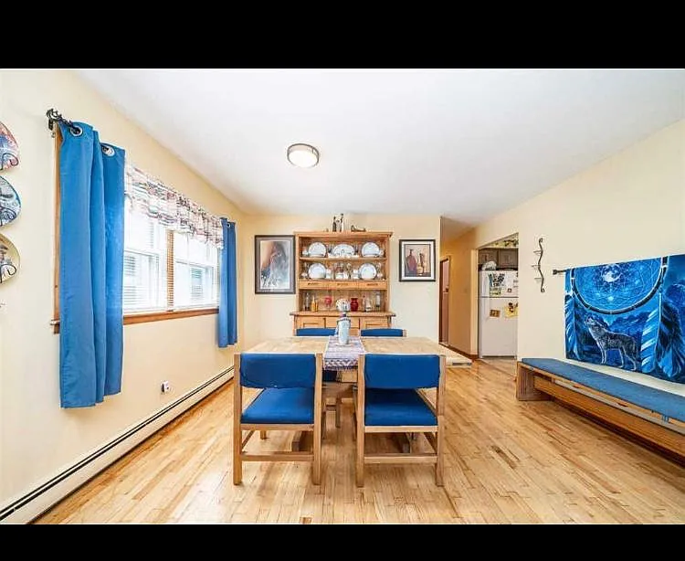 30 E 52nd St #1