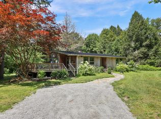 809 Leonhardt Rd, Becket, MA 01223