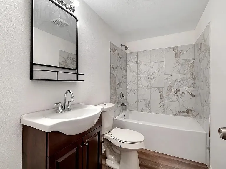 2147 Keith St — Photo 3