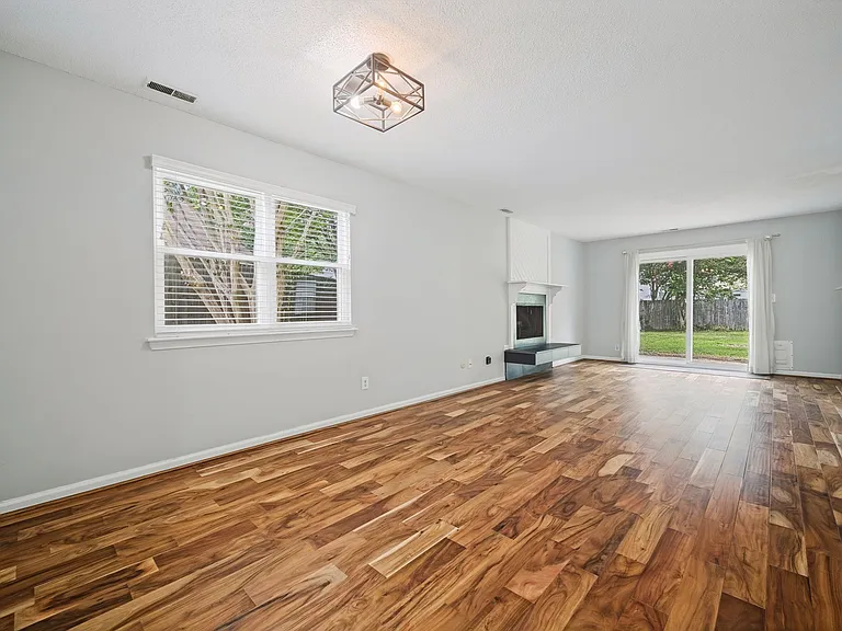 5408 Lord Dunmore Ct — Photo 4