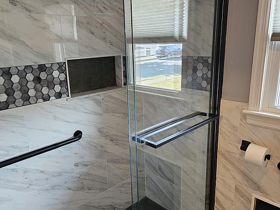 3rd image of 150-152 Illinois Ave #1