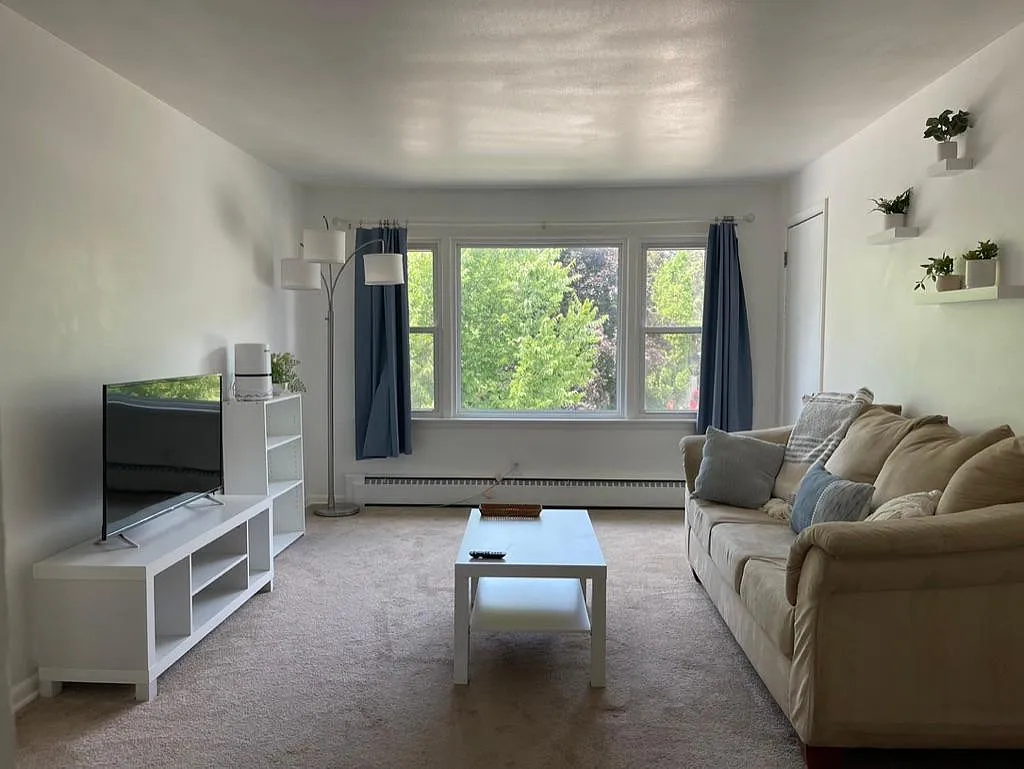 2 bed, 700 sqft, $2,600 — Photo 2