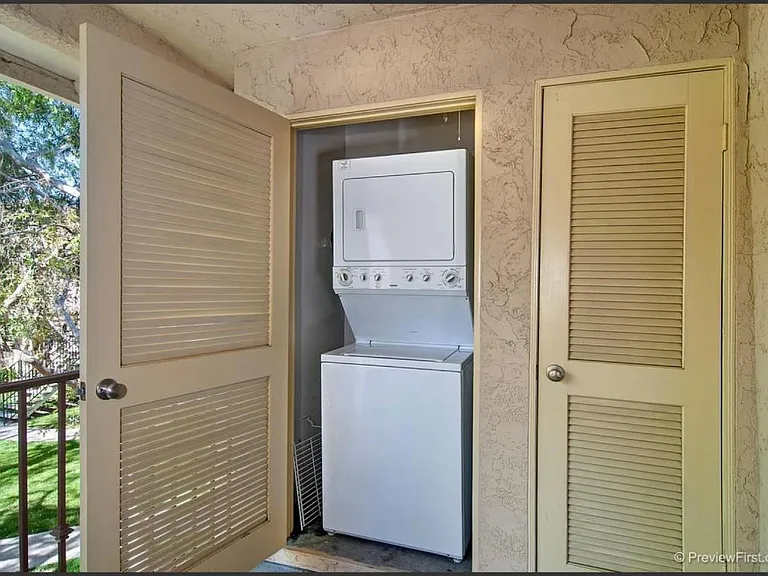 Washer/Dryer in Unit (Patio)