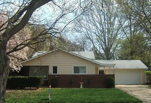 5315 Amherst Dr photo 1