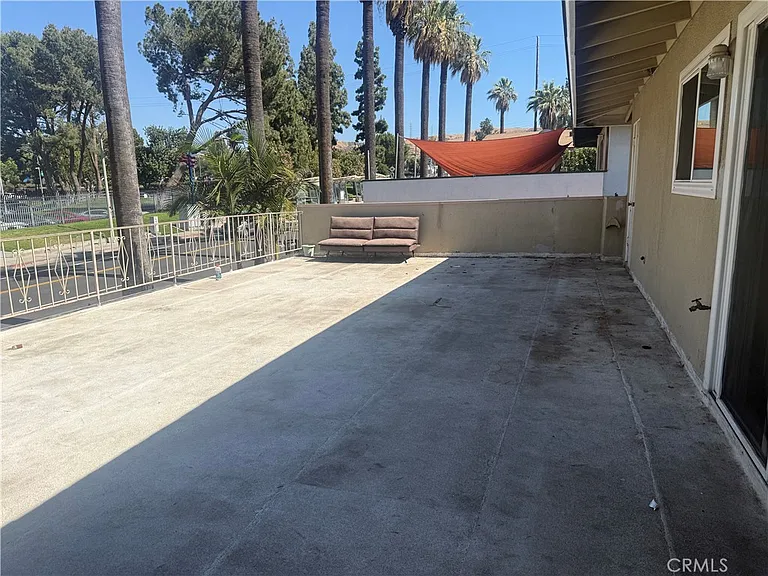 11246 Benton St — Photo 9