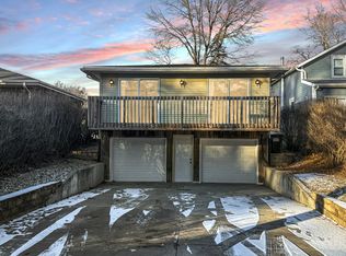 1227 W Logan St, Freeport, IL 61032