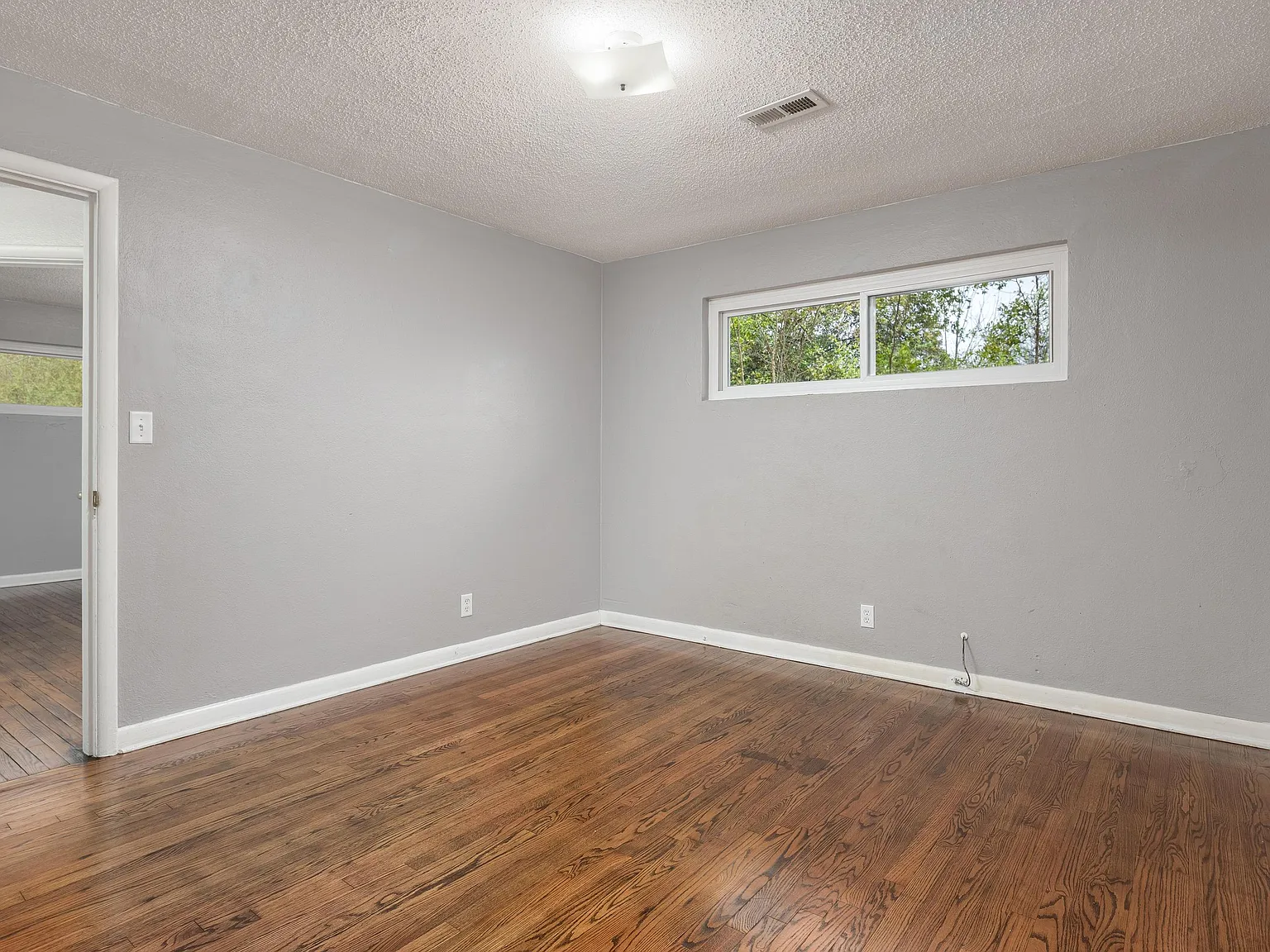 2 bed, 1050 sqft, $1,650 — Photo 4