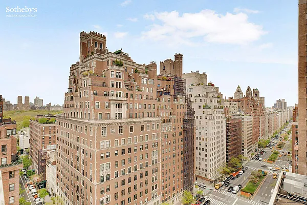 Rented by Sotheby's International Realty | media 18