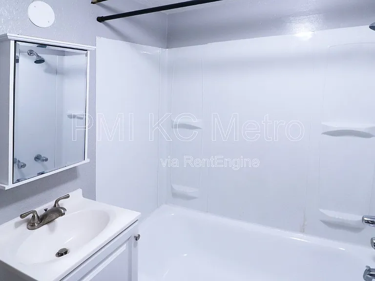 301 Bellefontaine Ave #B — Photo 13