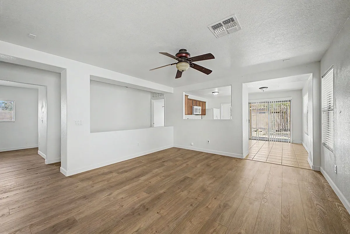 Building Photo - 1112 S Bogle Ct