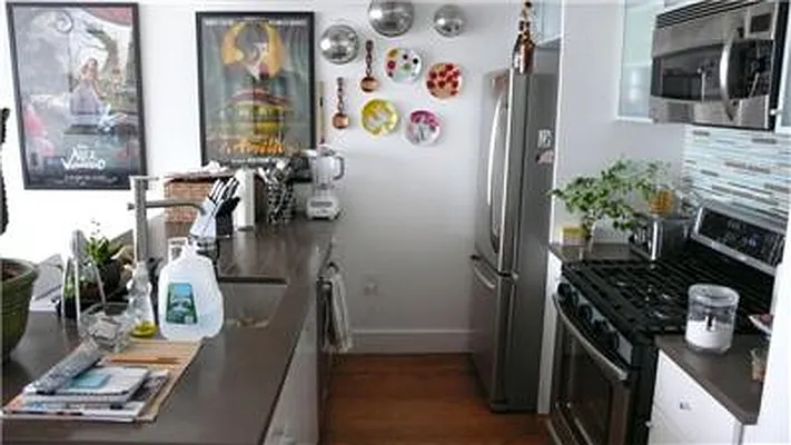 Sold by R New York | media 16