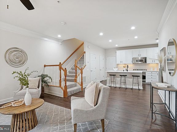 3rd image of 2323 Brookmoor Ln