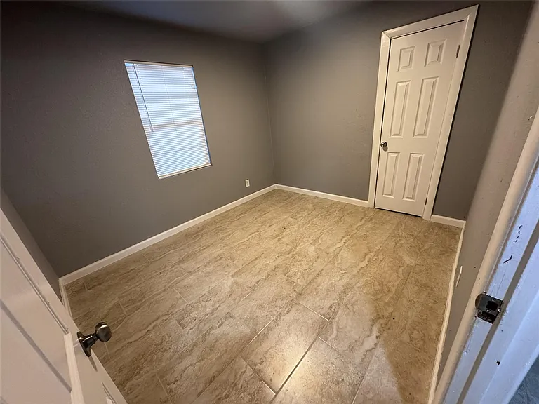 4933 Alvin St — Photo 5