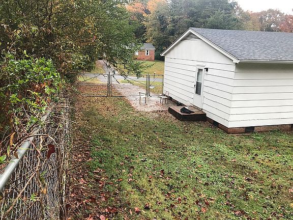 3rd image of 3625 Hamilton Dr