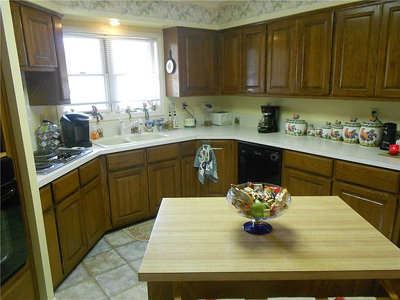 3rd image of 7 Glenbarr Cir