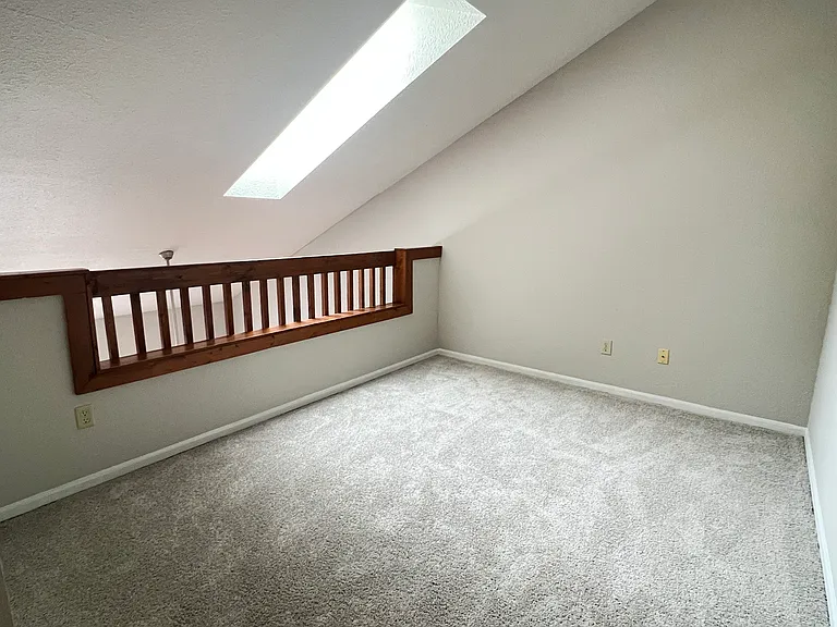 2550 N Limestone St — Photo 32