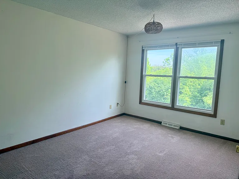 31 Plaza Ave — Photo 11