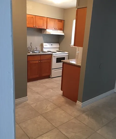 Western Oaks Apartments — Photo 11