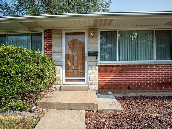 4th image of 5911 Apple Valley Dr