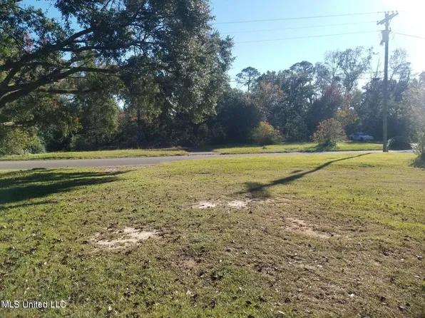 114 Locust Dr, Diberville, MS 39540