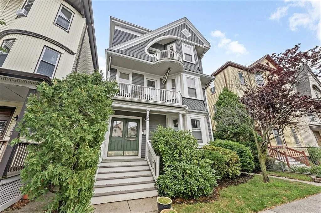 3 bed, 1310 sqft, $3,800 — Photo 1
