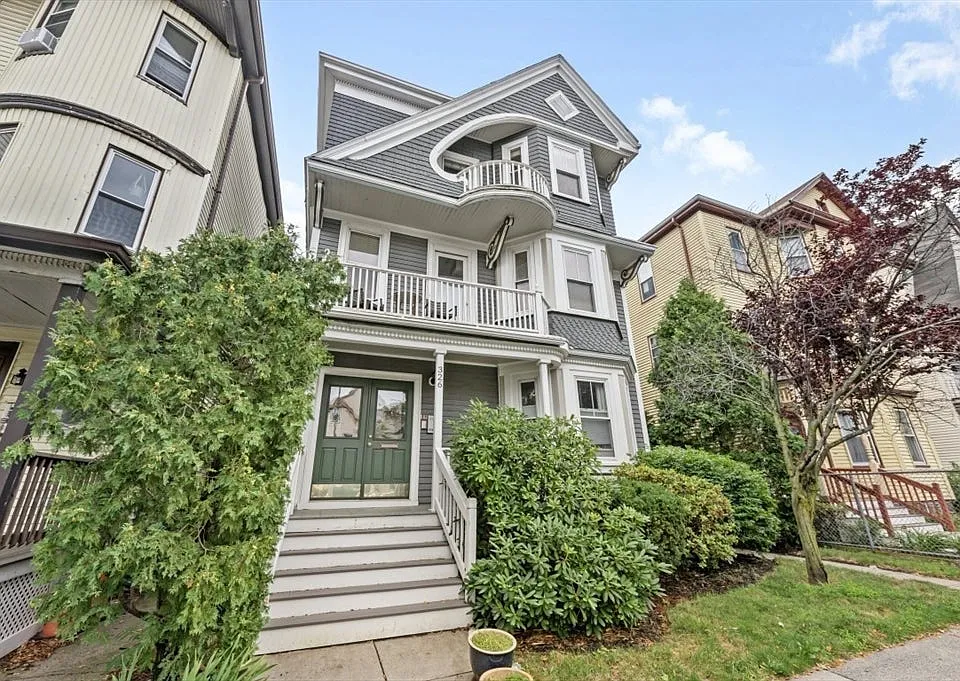 326 Centre St #3
