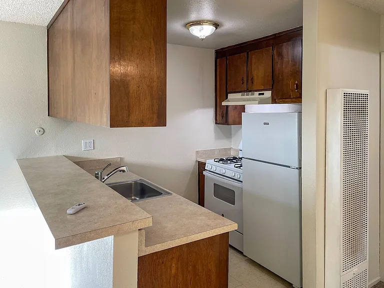 330 W Acacia Street — Photo 23