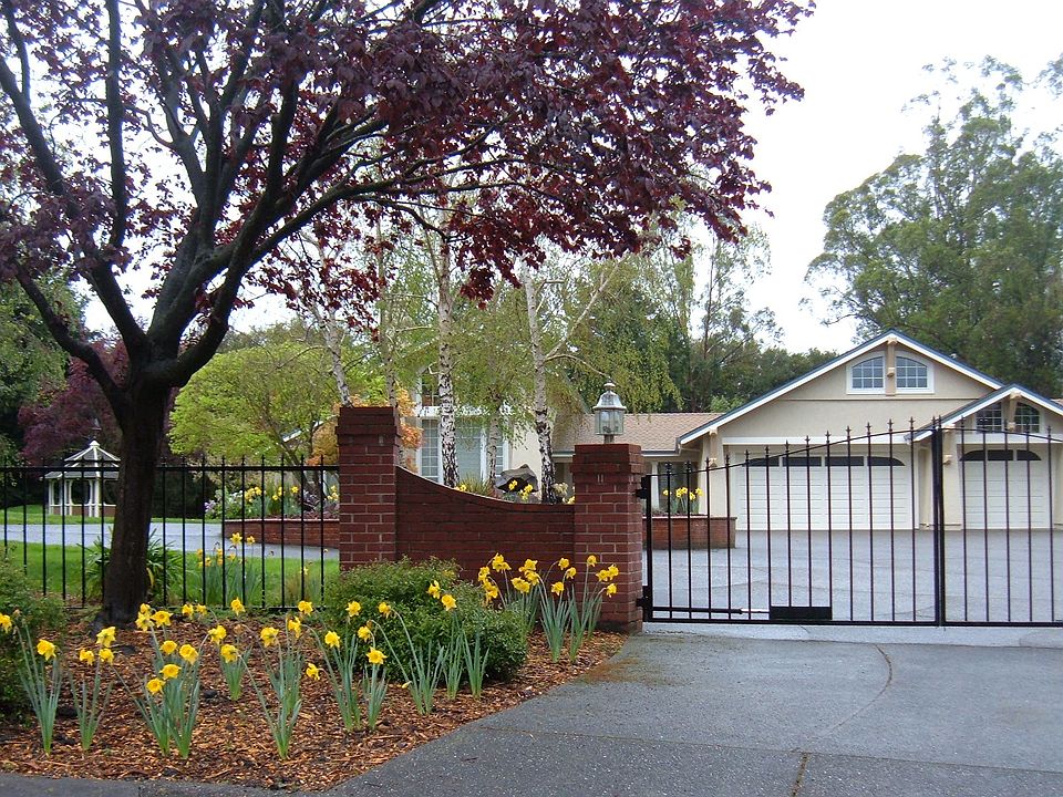 1st image of 279 Metz Ln