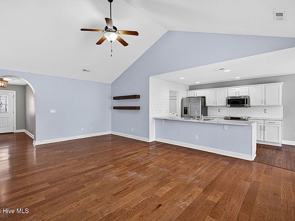 4th image of 1205 Clancy Drive NE