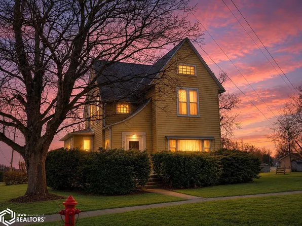 327 N Shuffleton St, Sigourney, IA 52591
