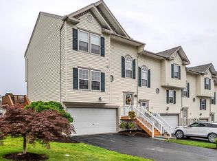 201 Manor View Dr, Manor, PA 15665