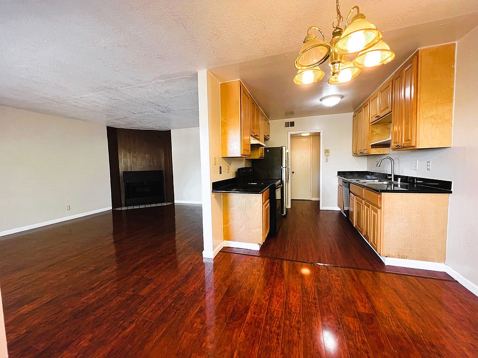 Dining/kitchen/Livingroom