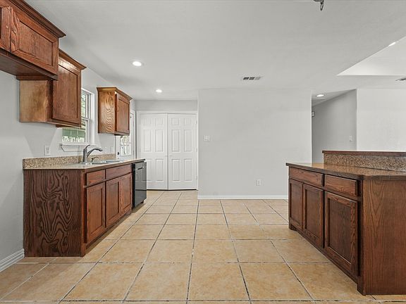5th image of 517 S 1st St