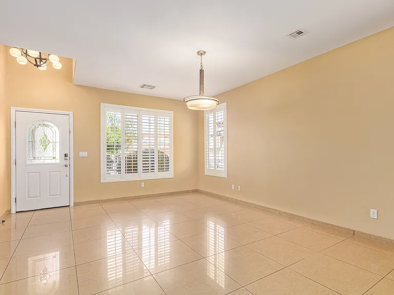 1477 Rancho Ridge Dr — Photo 3