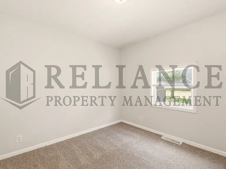 3123 W Douglas Ave — Photo 14
