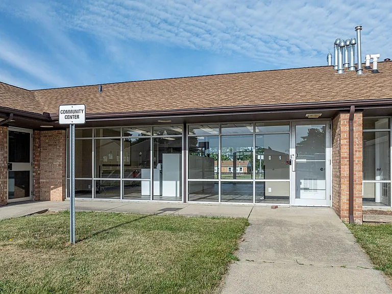 300 E Shelbourne Dr — Photo 10