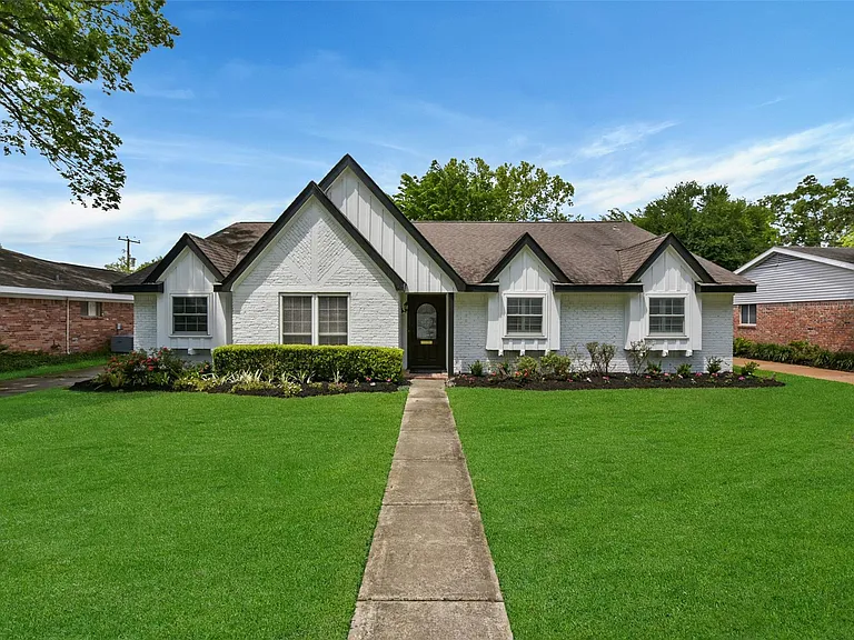 5946 Valkeith Dr — Photo 1