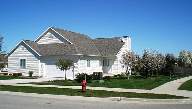 1st image of 877 Bridlewood Dr