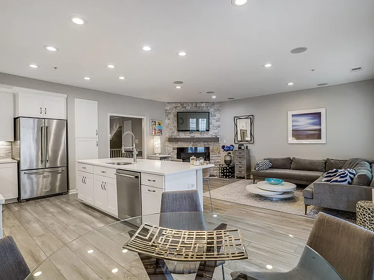358 Urban Ave #358 — Photo 6