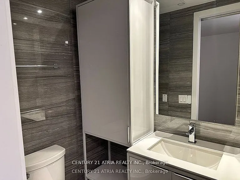 77 Shuter St #725 — Photo 32