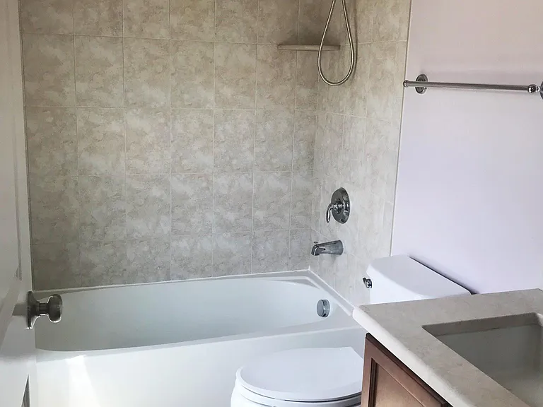 635 Regent Pl NE — Photo 15