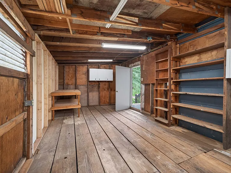 2401 NE Everett Rd — Photo 28
