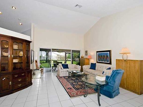 2nd image of 1015 Fairfax Ln