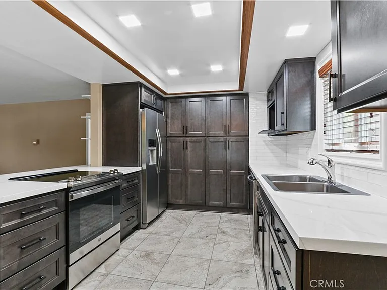 2214 E 2nd St — Photo 1