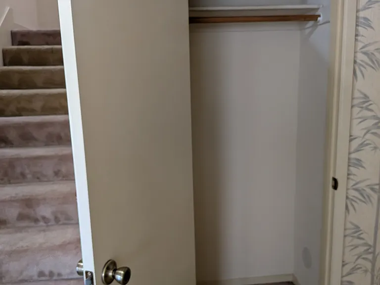 Guest closet 
(40"x 24")