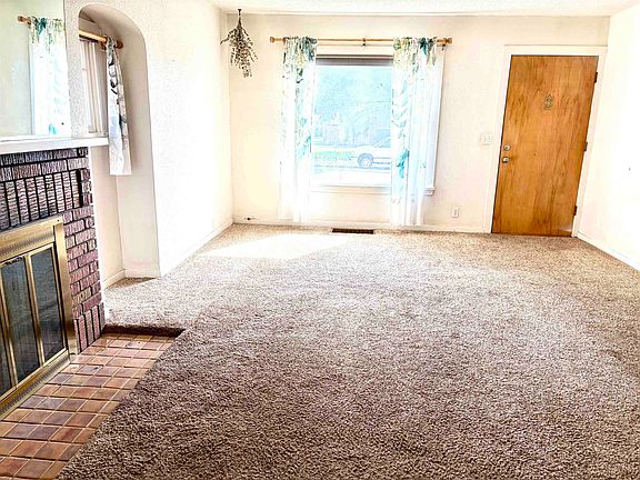5th image of 3923 E Pacific Ave